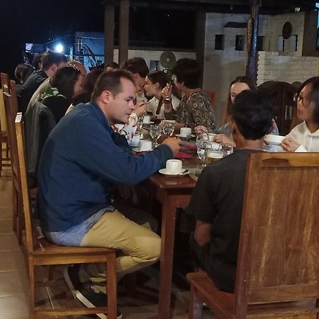 Karang Sari Guesthouse & Warung Munduk Exterior foto