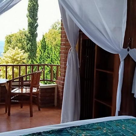 Karang Sari Guesthouse & Warung Munduk Exterior foto