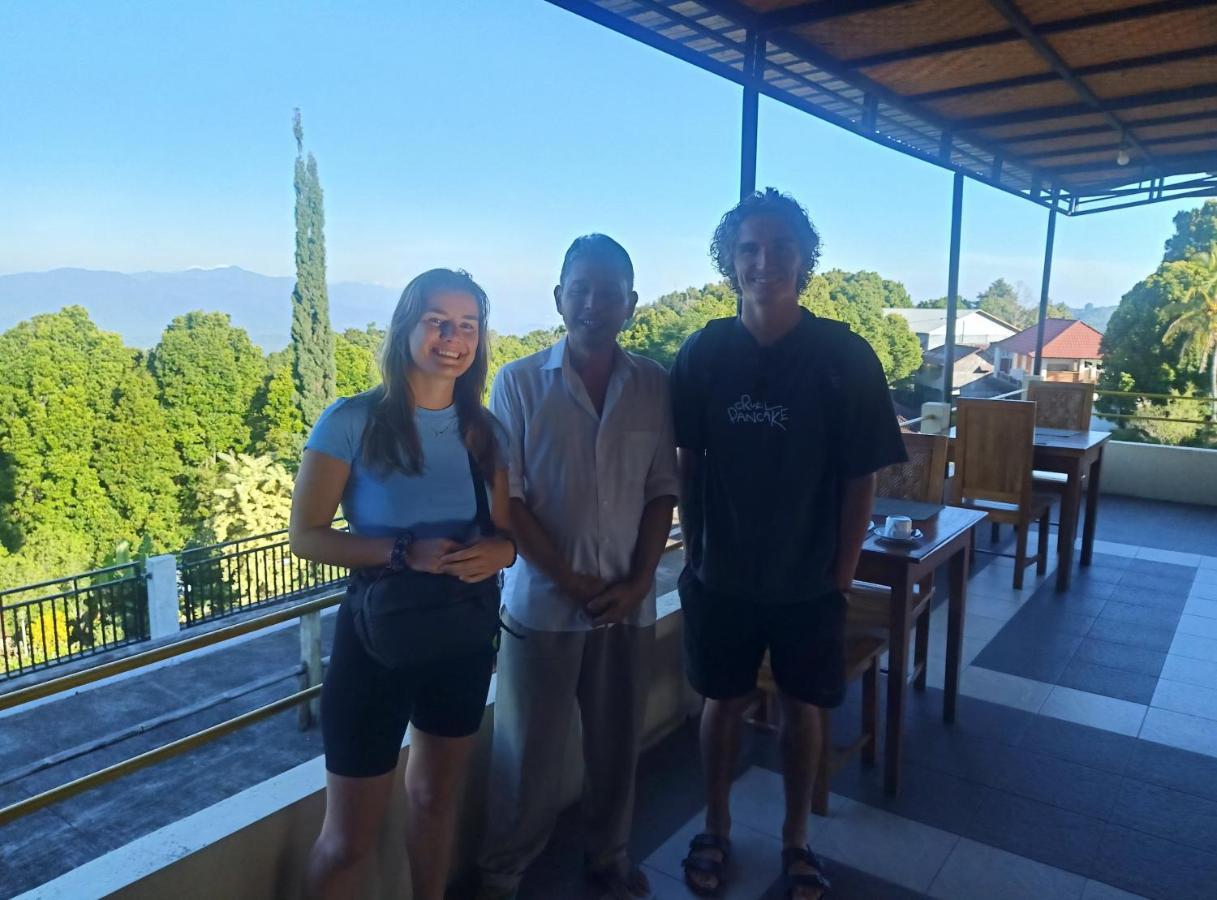 Karang Sari Guesthouse & Warung Munduk Exterior foto