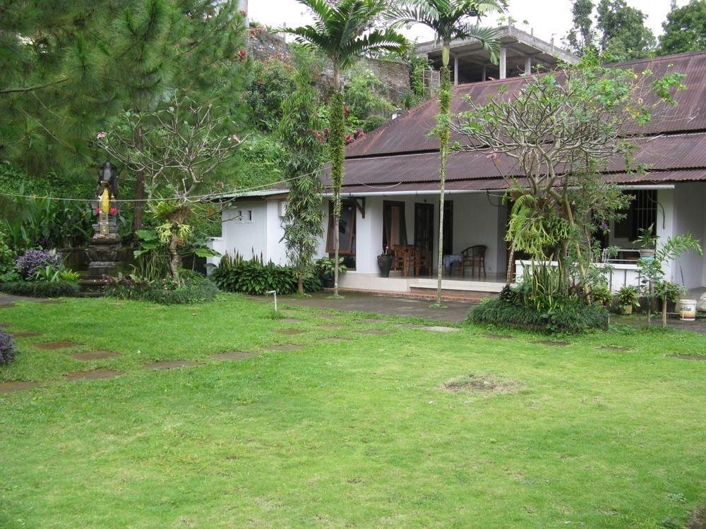 Karang Sari Guesthouse & Warung Munduk Exterior foto