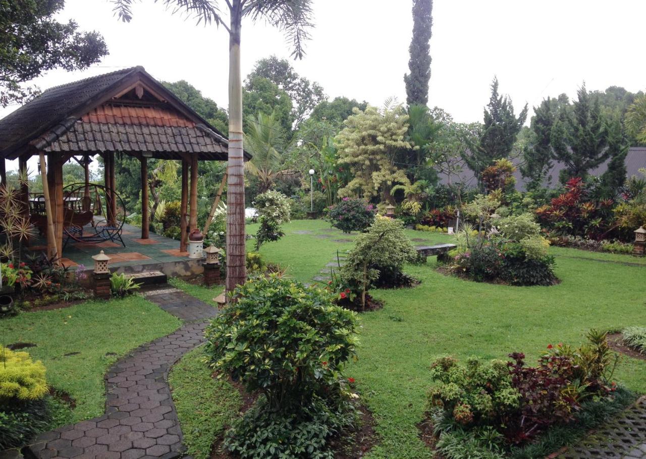 Karang Sari Guesthouse & Warung Munduk Exterior foto