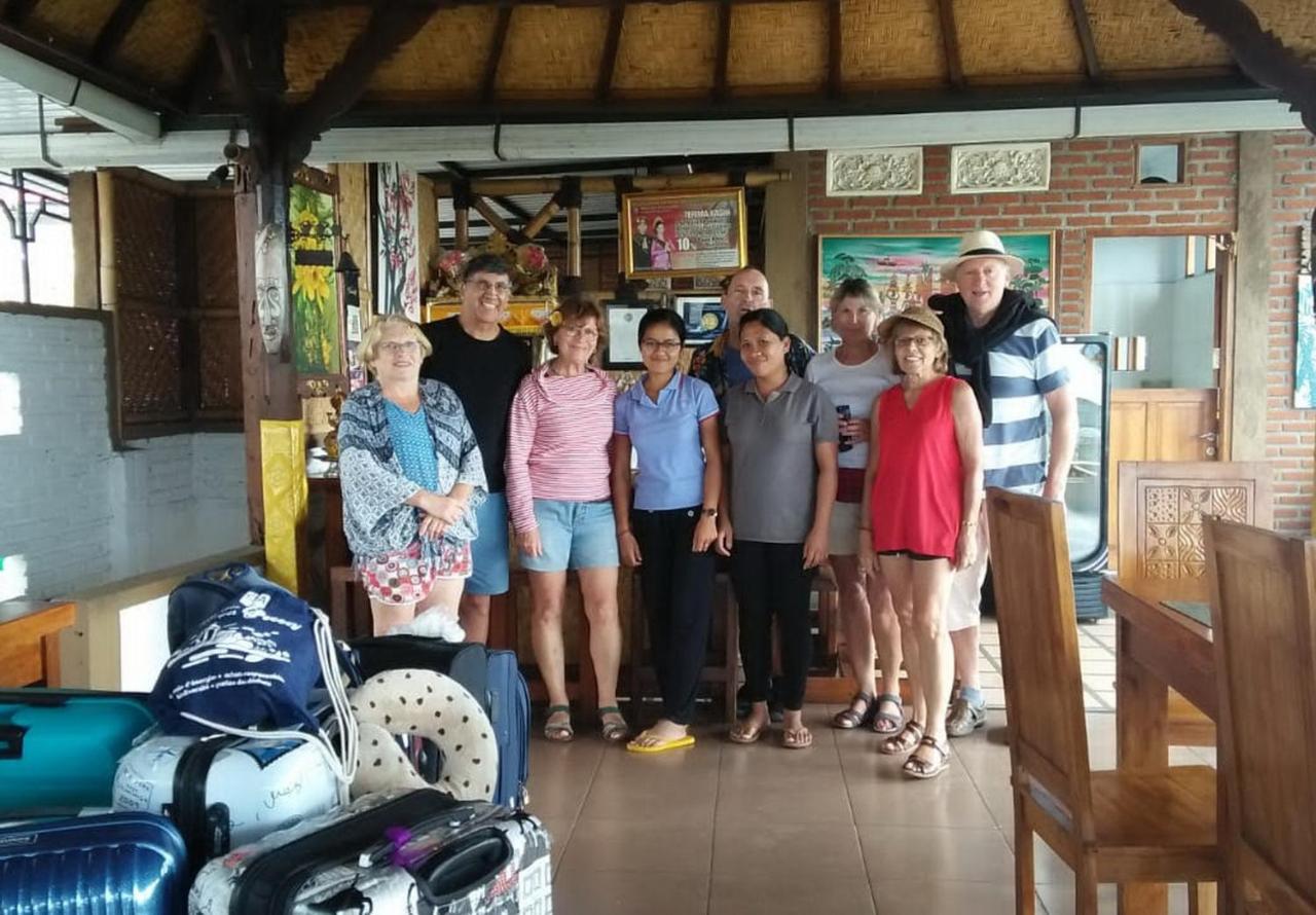 Karang Sari Guesthouse & Warung Munduk Exterior foto